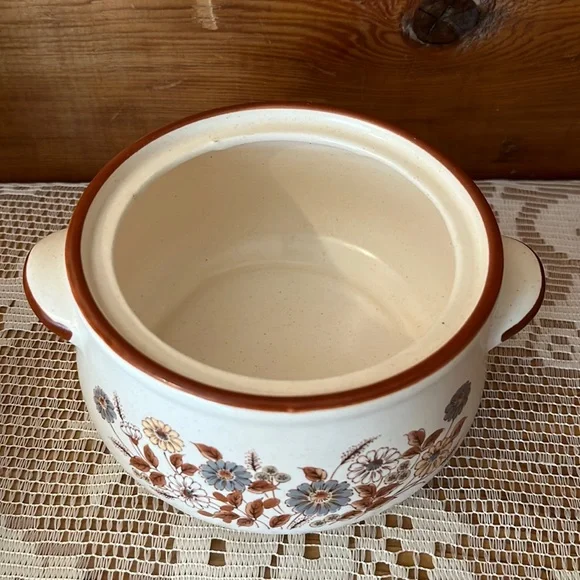 Gardenia Flower Casserole Pot - Picture 2 of 5